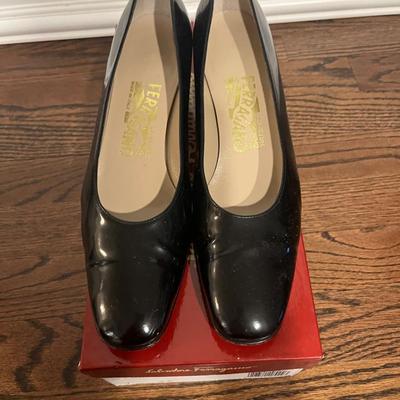 Salvatore Ferragamo Black Patent Leather Pumps Size 7 2A