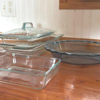 Pyrex and Other Kitchen Goods