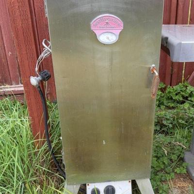 Smokey Mountain Series Smoker 