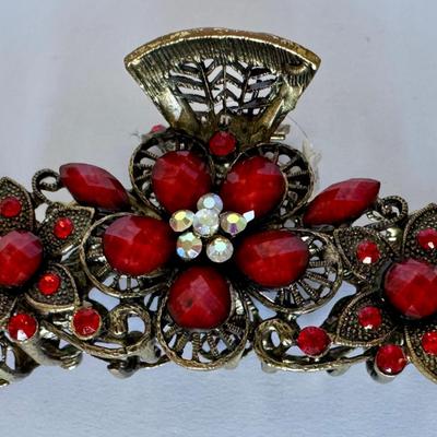 Metal hair claw clip with rhinestones, 4" red