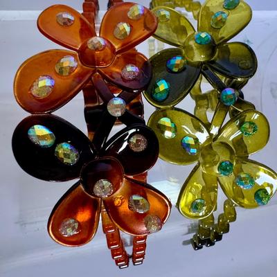 Headband with flower design, 2 pcs (green and brown)