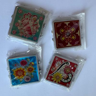 Double-sided compact mirrors (4pcs, square)