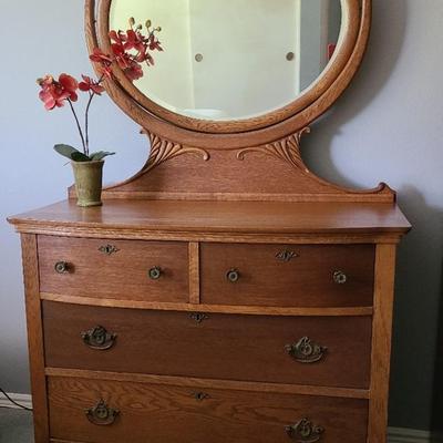 Antique Oak Dresser with Ornate Round Mirror – 4-Drawer Chest with Original Hardware