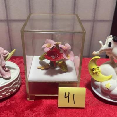 Sale Photo Thumbnail #67: Bedtime music boxes