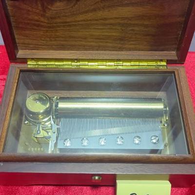 Sale Photo Thumbnail #49: Music box