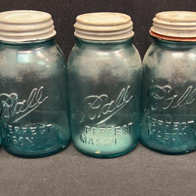 Vintage Lot Of 5 Ball Perfect Mason Jars W/ Zinc Lids