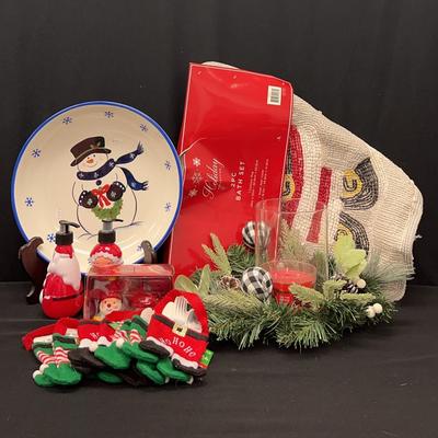 Christmas Kitchen, Bath, Serving #1