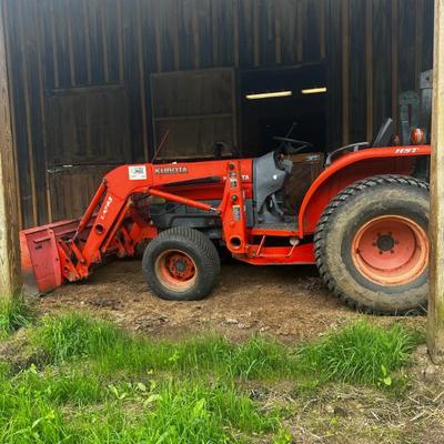 PRE-SELLING $30,000
2006 Kubota tractor L3103-HSTF, 978 hours with ALL ATTACHMENTS 

♦️Kubota Front Loader bucket, LA723

♦️Kubota...