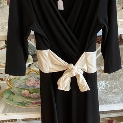 Sale Photo Thumbnail #21: Chadwick's Women's Size 18W Black with a White Tie Belt Dress AAA2614 $29.99   - AAA Vintage 9017 Airline HWY New Orleans, LA 70118 Hours 10-4 Monday - Saturday