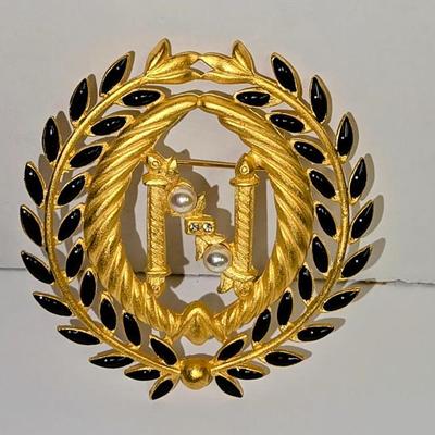 Sale Photo Thumbnail #66: Vtg Napolean Laurel Brooch Wreath Textured Matte Gold Tone Black JEN8072 $41.99   - Warehouse: AAA Vintage 712 L And A Rd Suite B Metairie, LA 70001 Hours By Appointment Thursday - Saturday 10-4