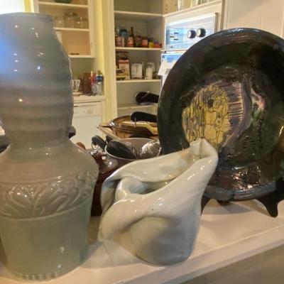Sale Photo Thumbnail #28: pottery and other decorative art