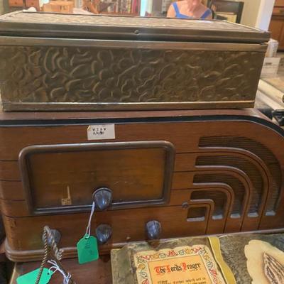Sale Photo Thumbnail #42: antique tube radio