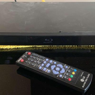 LG Blu-ray Disc Player With Remote – Powers On