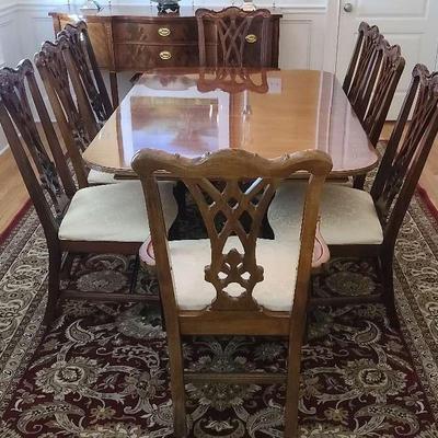 Elegant Traditional Double Pedestal Dining Table With 8 Chippendale-Style Chairs & Leaves