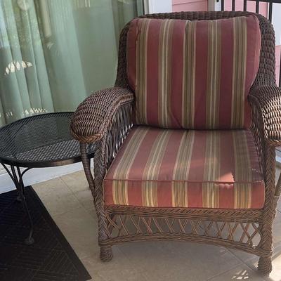 Rattan-Look Woven Chair With Cushions & Black Metal Side Table – Stylish Patio Comfort!