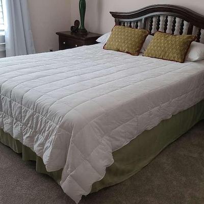 Queen Size Bed With Wooden Headboard And Bedding – Third Floor