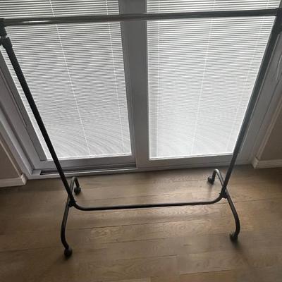 Portable clothes rack