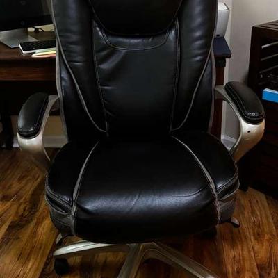 Serta Adjustable Office Chair – Excellent Condition