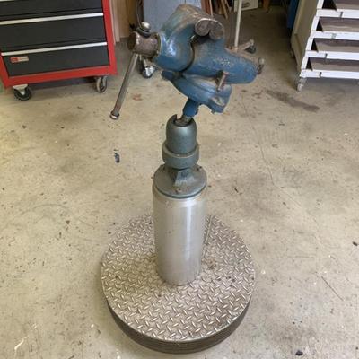 Wilton vase w/ power arm 