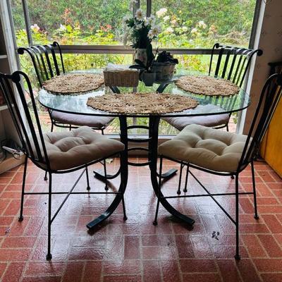 Breakfast Table with 5 Metal Chairs