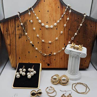 Gold Tone And Faux Pearl Work To Weekend Lot