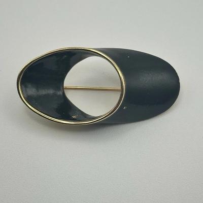 Kramer Black And Gold Enamel Pin Brooch