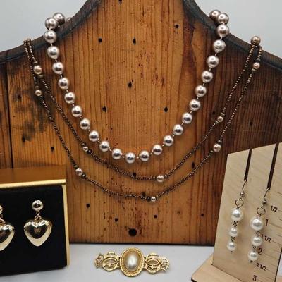 Faux Pearl Lot with Beads Gold And Silver Tone