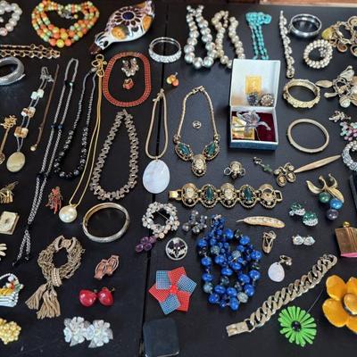 Sale Photo Thumbnail #11: Vintage Costume Jewelry 