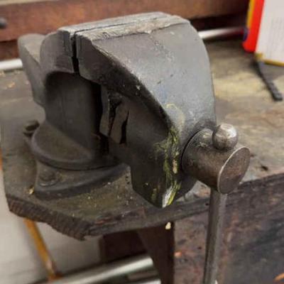 Bench vise
