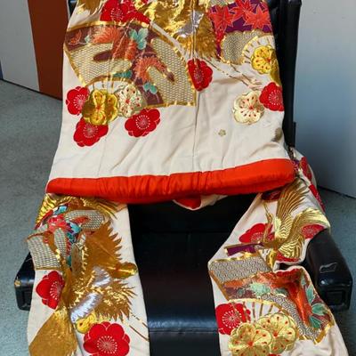 Sale Photo Thumbnail #166: Vintage High Quality, hand embroidered Silk Kimono and Obi