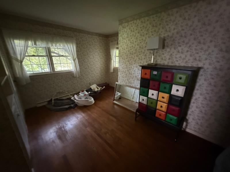 Sale Photo Thumbnail #31