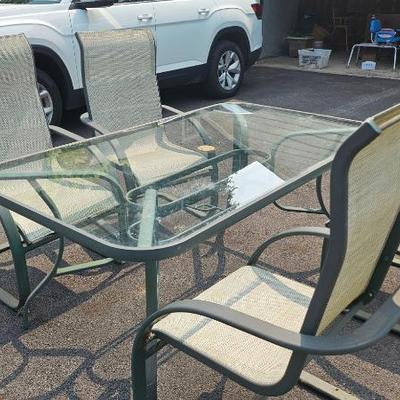 Great patio set
