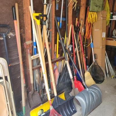 Sale Photo Thumbnail #252: Yard Tools 