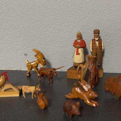 Wood Farm Themed Figurines 