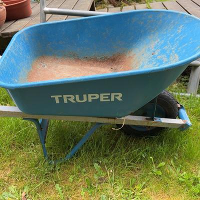 Truper Wheelbarrow