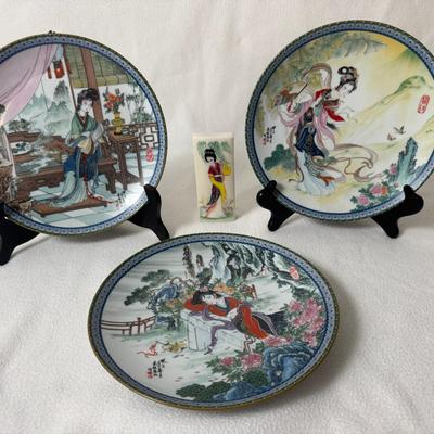 Imperial Jingdezhen Beauties of The Red Mansion plates and complementary Marble Paperweight