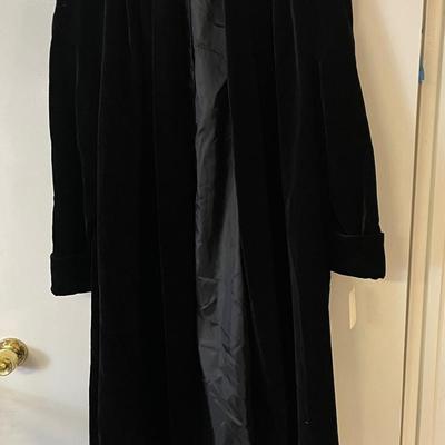 Women’s Vintage Black Velvet Long Coat 