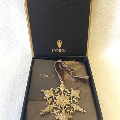 Lobjet Hexagonal Shaped Christmas Ornament 