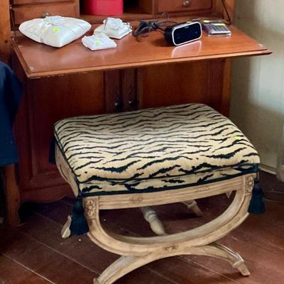 Classical stool