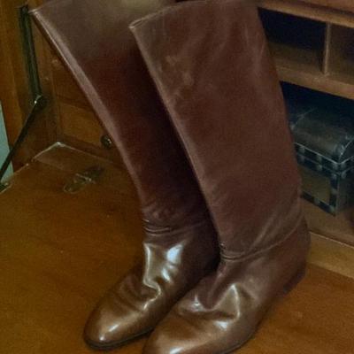 Boots size 8