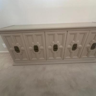 Side buffet cabinet 
