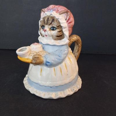 Vintage 1991 Heritage Mint Collectibles Ceramic Mama Cat Teapot