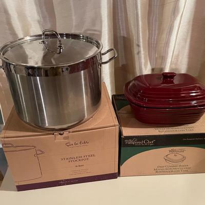 Lightly Used Stockpot And Baking Dish