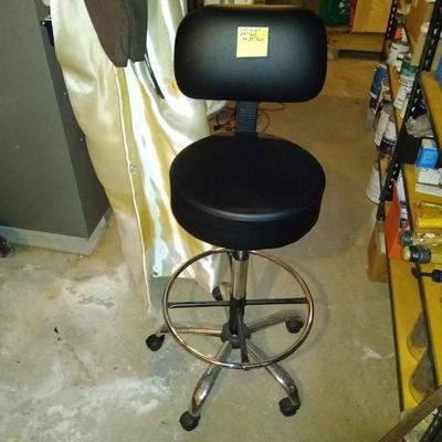 Adjustable counter height chair