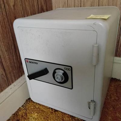 Sentry 1330 Safe