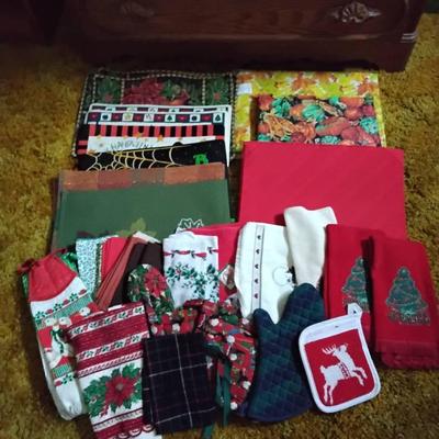 Lot Of Seasonal/Holiday Linens