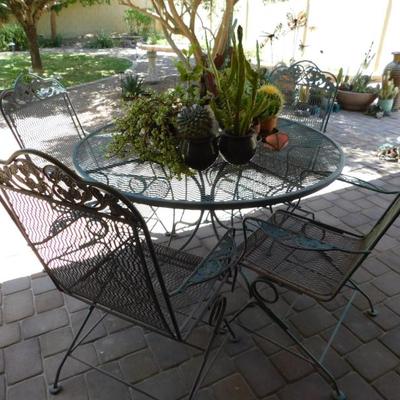 Woodard Patio set