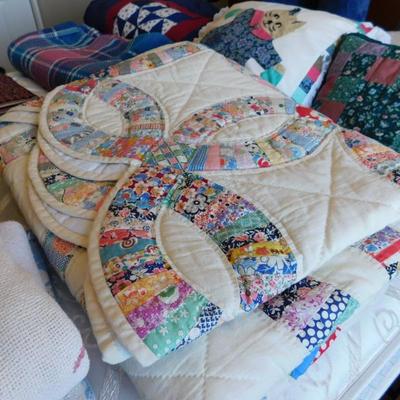 Handmade wedding ring quilt