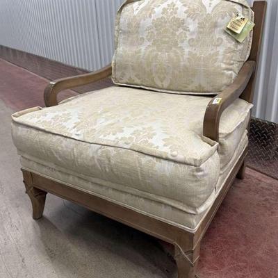 Thomasville Furniture Wide Home Accent Chair & Cushions NWT