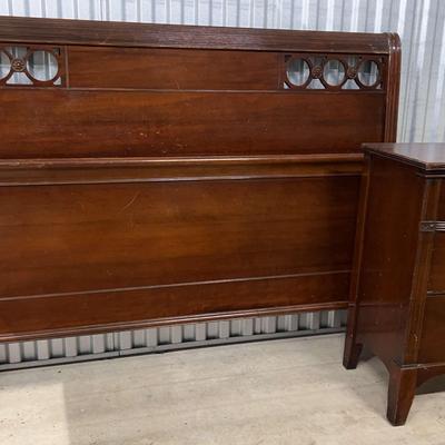 Vintage Federal Style Mahogany Full Bed Frame With Nightstand 